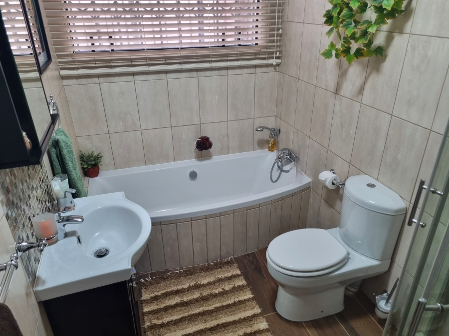 4 Bedroom Property for Sale in Safari Gardens North West